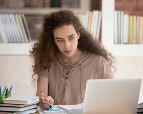 Online-student-girl-with-laptop
