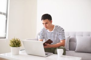 online-student-Asian